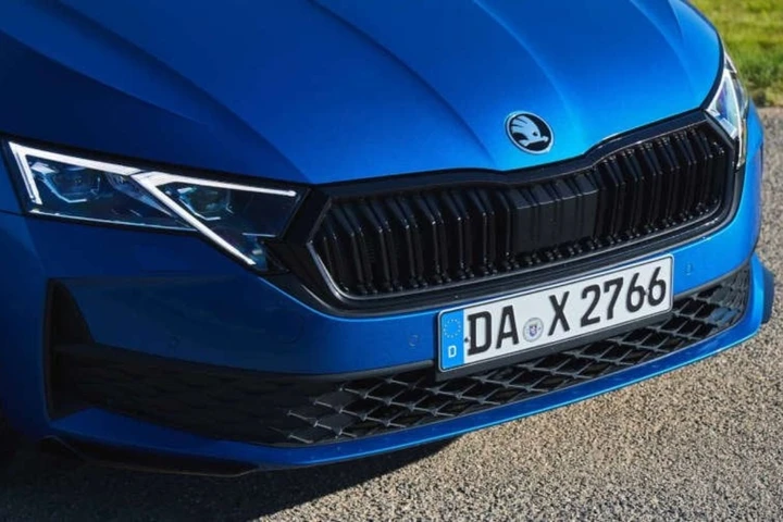 Skoda non molla il termico: ci sarà una versione full hybrid della Octavia