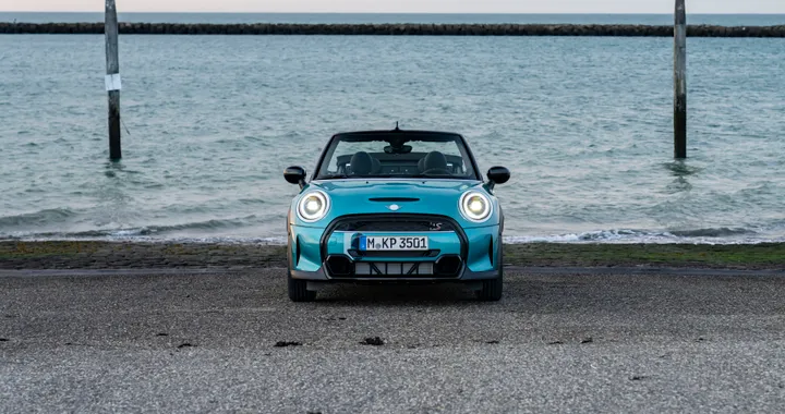 MINI Cabrio, la nuova generazione è stata intercettata su strada. Foto spia