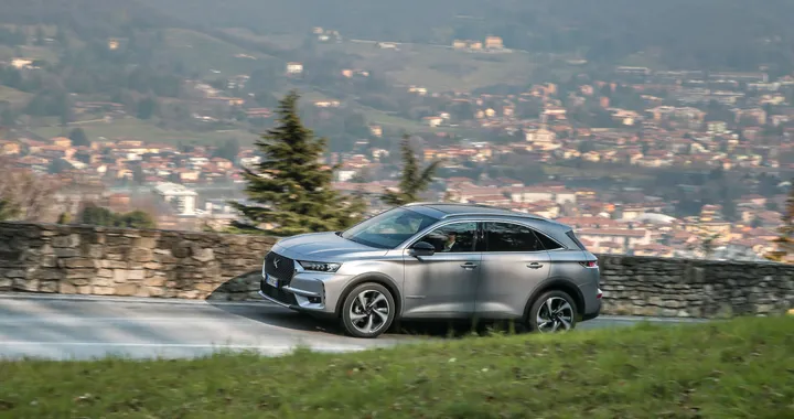 DS 7 Crossback: si rinnova il motore BlueHDi 130 che diventa più efficiente