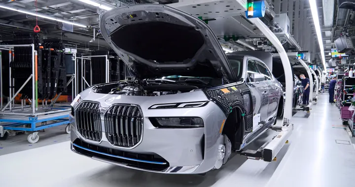 BMW Serie 7, parte la produzione a Dingolfing. Anche dell'elettrica i7