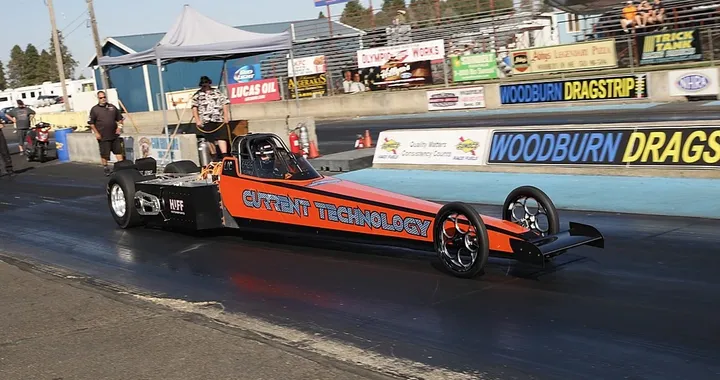 Un dragster elettrico abbatte la barriera delle 200 miglia orarie | Video