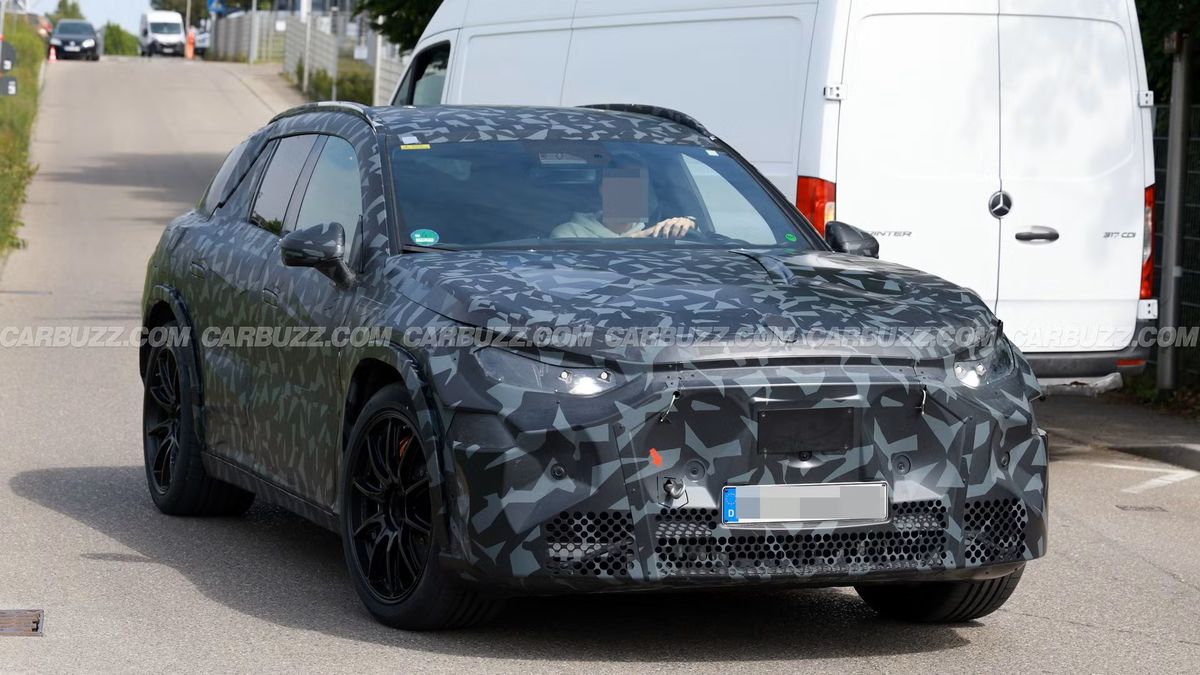 Mercedes-AMG al lavoro su un nuovo SUV elettrico con motori a flusso assiale. Foto spia