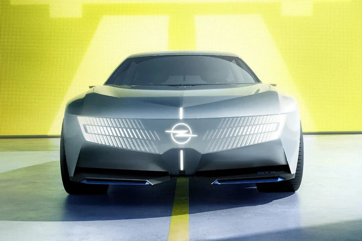 Opel svela la STX Concept, la Station Wagon 2.0 che non teme i SUV