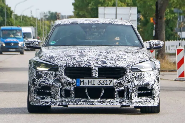 Nuova BMW M2 CS: le anticipazioni prima del debutto ufficiale