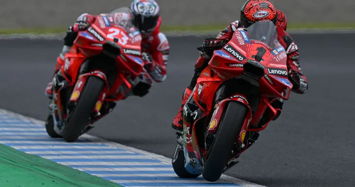 MotoGP: Bagnaia trionfa a Motegi con Ducati. Ottava vittoria e record italiano