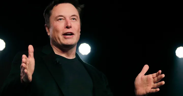 Elon Musk, nuova promessa sulla guida autonoma: arriva entro la fine dell'anno