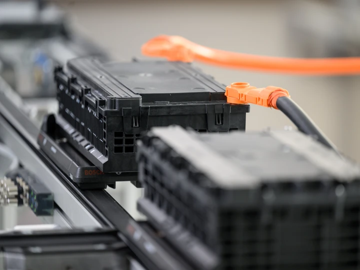 Batterie auto elettriche europee più care delle cinesi: quanto costa l'indipendenza