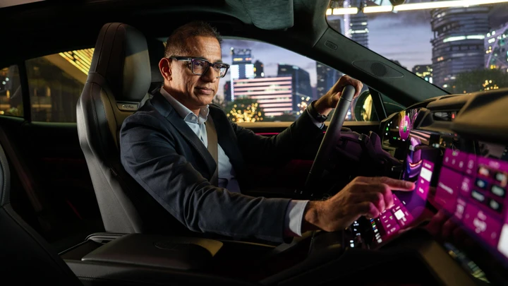 Cayenne Electric: Porsche ridefinisce la Driver Experience tra digitale e centralità del guidatore