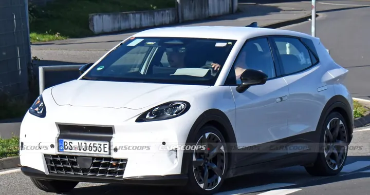 Cupra Raval, compatta e sportiva. Ecco le ultime foto spia della nuova elettrica