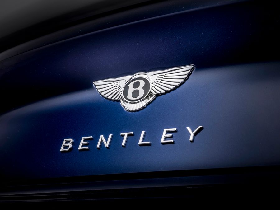 Bentley, il nuovo SUV elettrico continua i test su strada | Foto spia