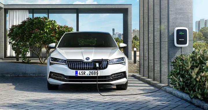 Skoda Superb 2019: prezzi e allestimenti per l'Italia | Ibrida da 39.400 euro