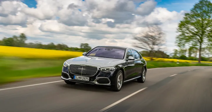 Mercedes, consegne in calo nel secondo trimestre ma elettriche e Maybach volano