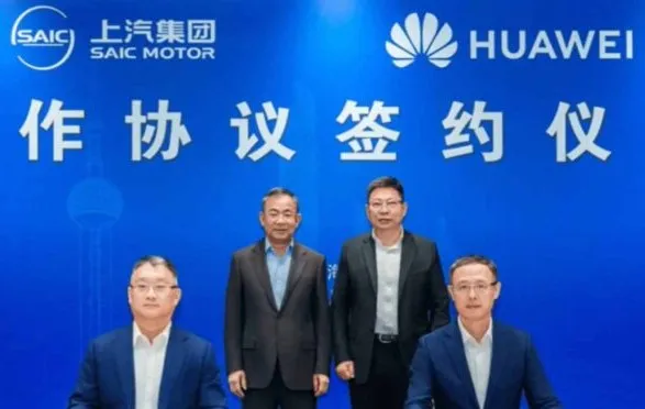 SAIC e Huawei: accordo per i veicoli elettrici intelligenti in Cina