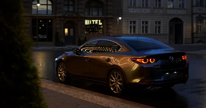 Mazda3, debutta in Italia la versione berlina