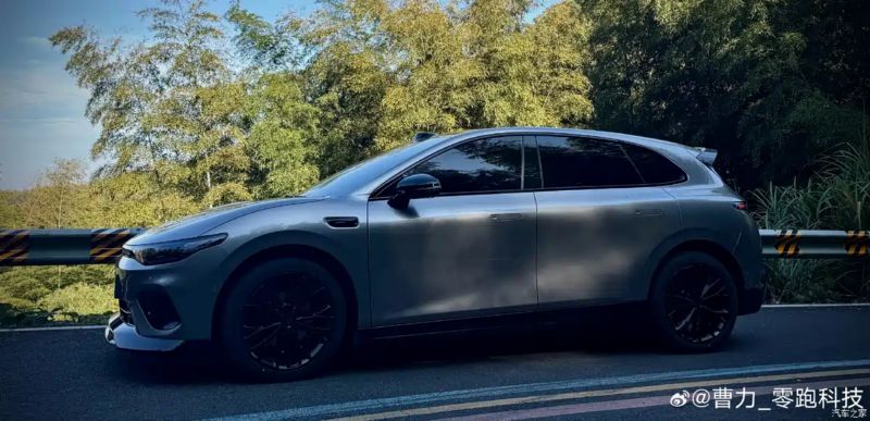 Nuova Leapmotor B05 Ultra, prime immagini ufficiali della compatta elettrica sportiva