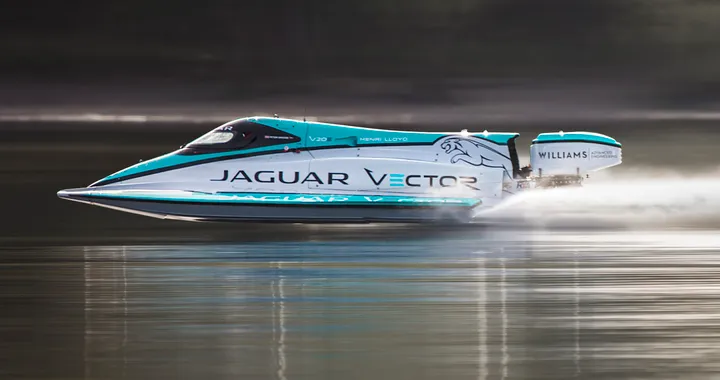 Jaguar Vector Racing V20E da record: è lo scafo elettrico più veloce al mondo | VIDEO