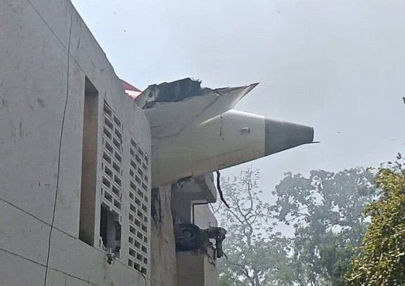 Tragedia in India, aereo diretto a Londra si schianta poco dopo il decollo: 242 persone a bordo