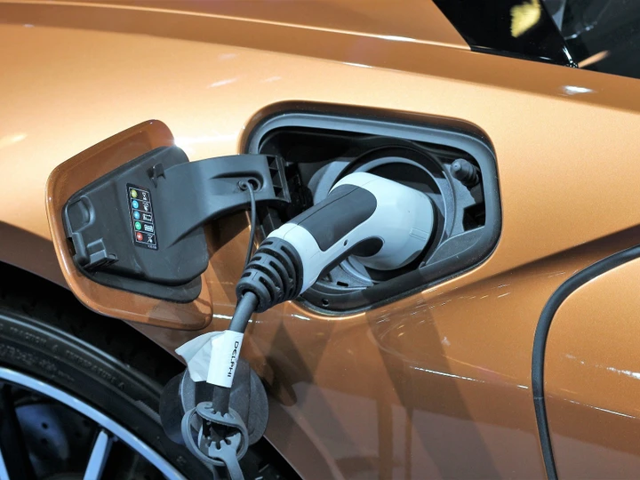Dalla Cina il generatore a turbina che trasforma un'auto elettrica in ibrida plug-in