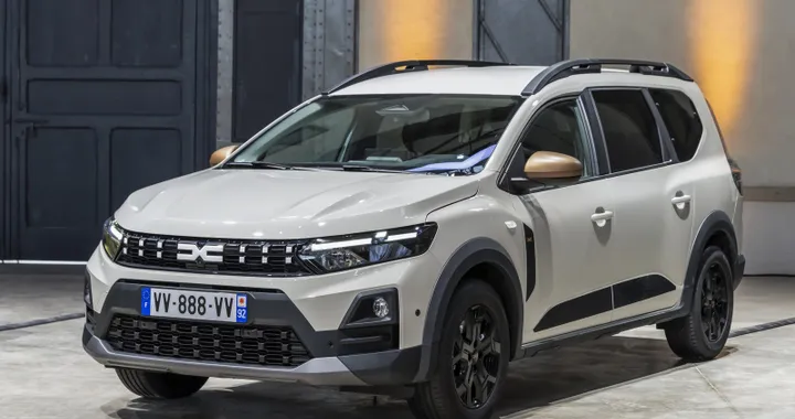 Dacia Jogger si aggiorna, svelato il restyling: ritocchi al look e nuovi motori