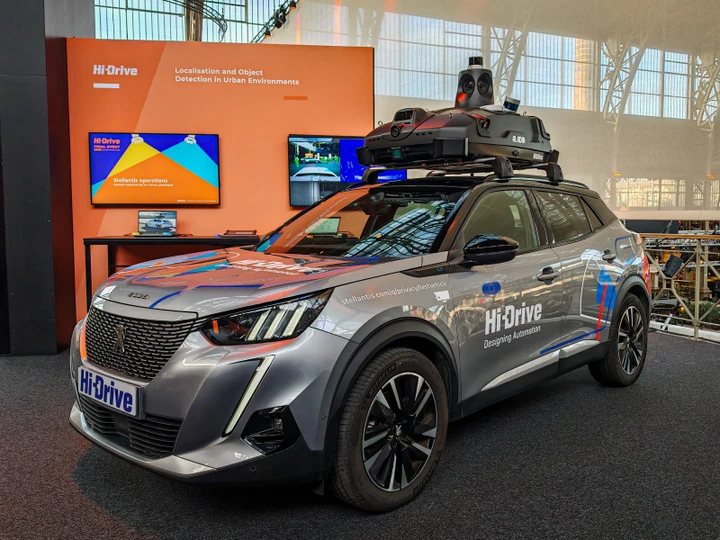 Guida autonoma: Stellantis mostra le nuove tecnologie su e-2008 e Levante