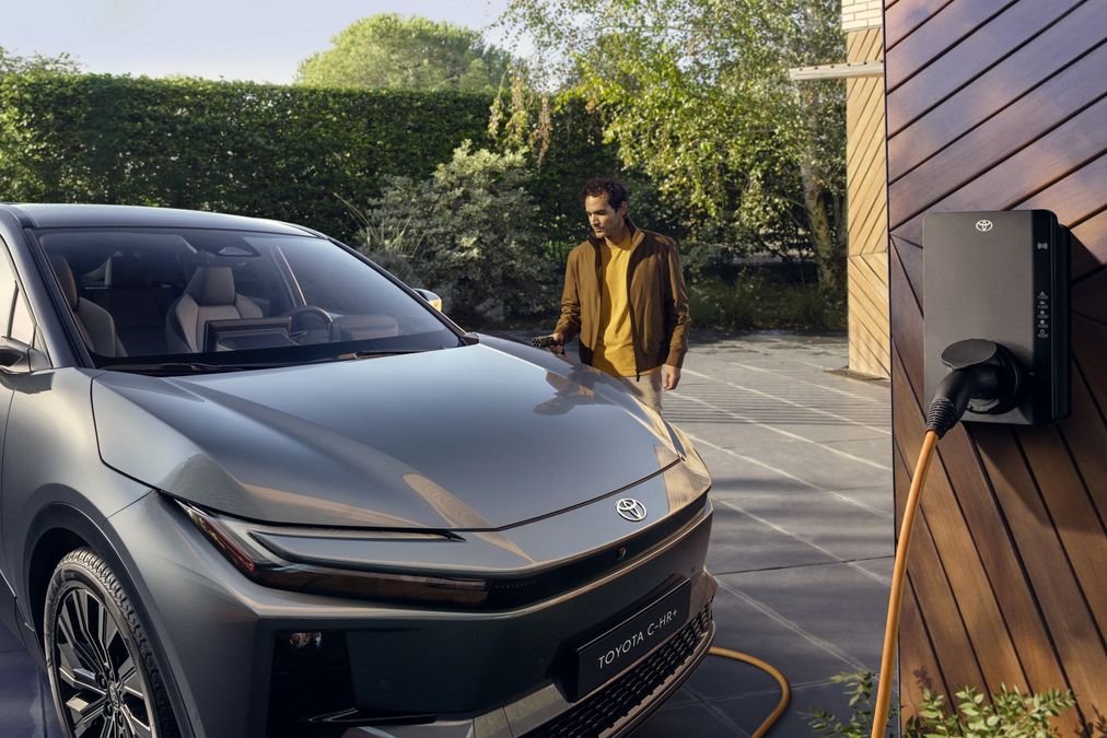 Toyota, nuove partnership strategiche per offrire servizi smart per la ricarica