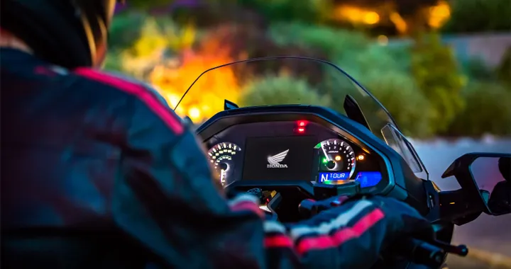 Honda GL1800 Gold Wing: la moto con Apple CarPlay e airbag