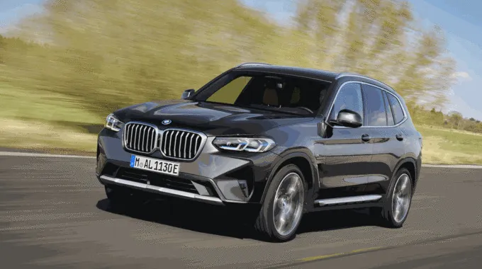 BMW X3, ancora test su strada per la nuova generazione del SUV