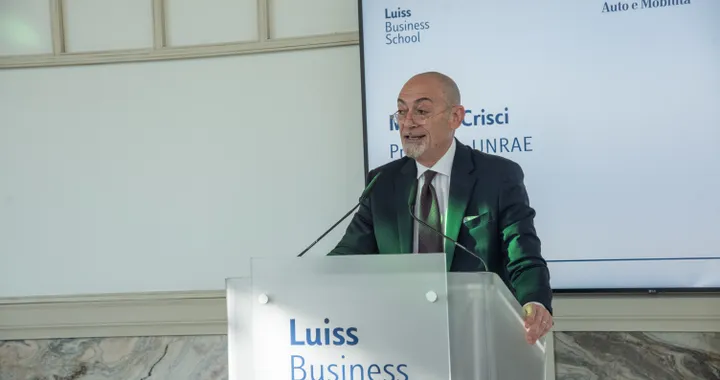 La crisi dell'auto? Non è colpa del Green Deal. Intervista con Michele Crisci | UNRAE