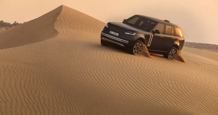 Range Rover Electric protagonista dei test nel deserto