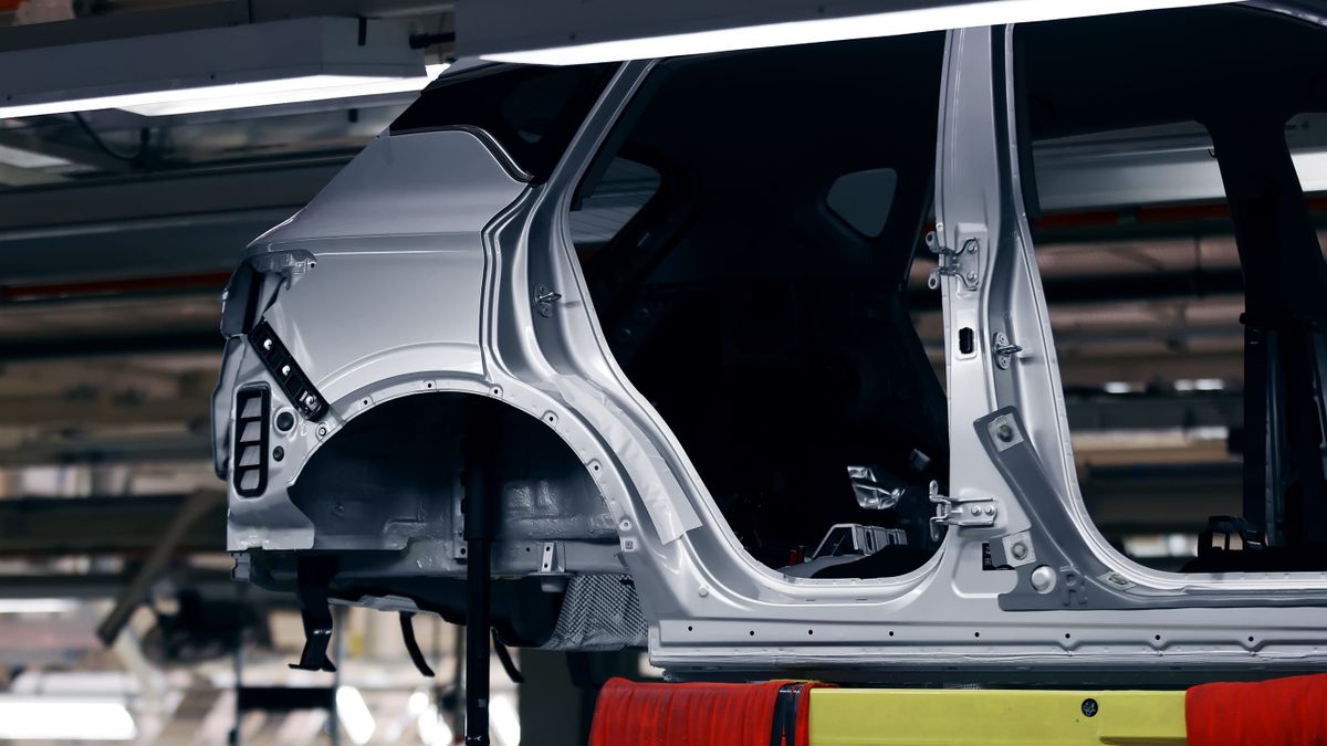 Anteprima: Auto nuove, la crisi delle materie prime aumenta il prezzo di listino: le stime