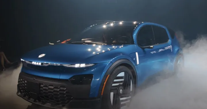 Fisker presenta la nuova PEAR e il pickup elettrico Alaska