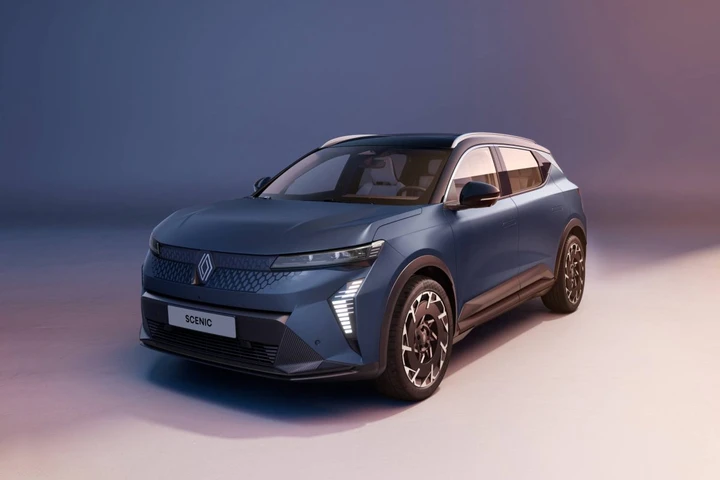 Renault Scenic E-Tech, 642 km di autonomia e nuovo prezzo: ora parte da 32.500 euro