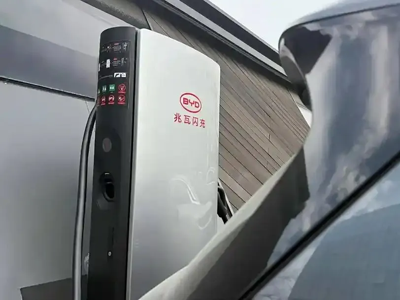 BYD corre: installerà 15 mila colonnine megawatt in Cina