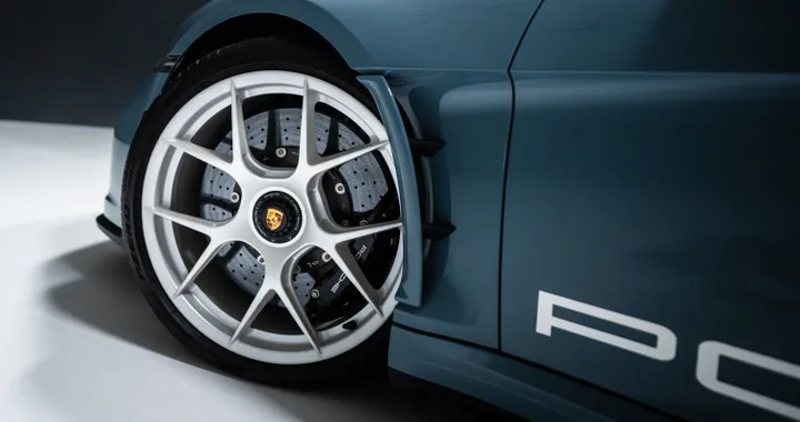 Perché Porsche crede e investe risorse nello sviluppo degli e-fuel