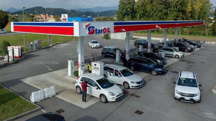 Carburanti, un marchio indipendente ha prezzi più bassi dei colossi con il 