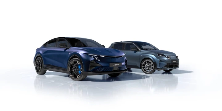 Alpine prepara la nuova A110 elettrica: al Salone di Parigi vedremo il suo nuovo volto