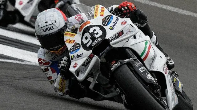 MotoGP: Marquez &quot;sfrutta&quot; la pioggia e vince a Misano