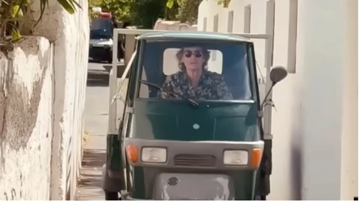 Mick Jagger in Ape a Stromboli: ma la festa finisce con i Carabinieri e una multa