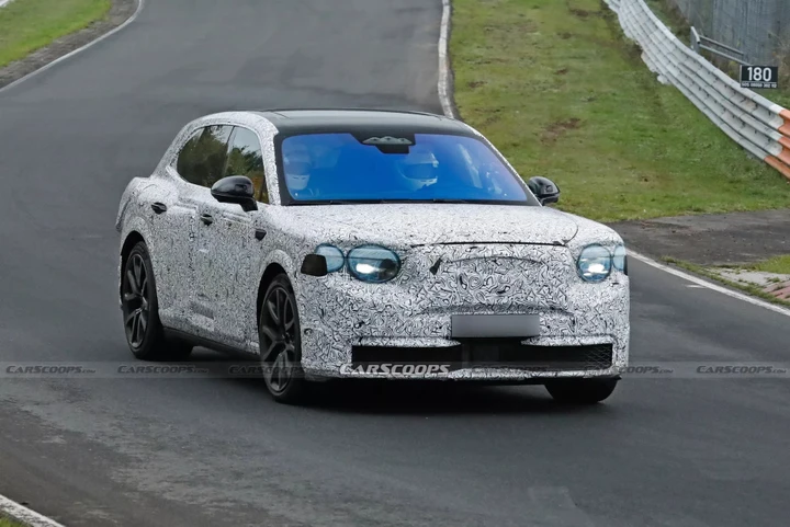 Bentley scommette sul nuovo Urban SUV elettrico: eccolo al Nürburgring | Foto spia