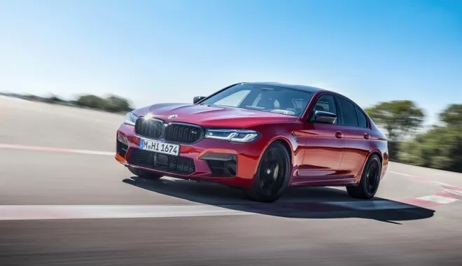 BMW M5: la nuova generazione mostra una calandra più sportiva e aggressiva
