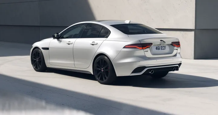 Jaguar XF e XE R-Dynamic Black in Italia. Si parte da 46.760 euro