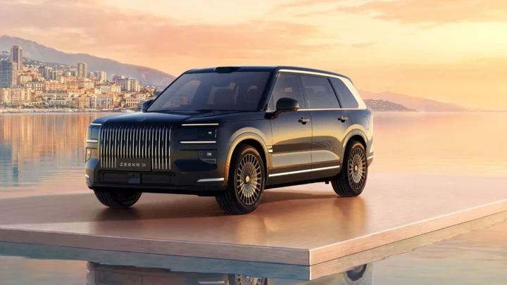 Zeekr 9X: il SUV plug-in da 897 CV arriva in Italia, prezzo da 122.610 euro