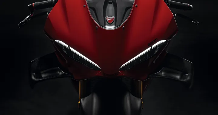Ducati Panigale V4 S 2025: i kit Carbon e Carbon Pro la rendono ancora più esclusiva