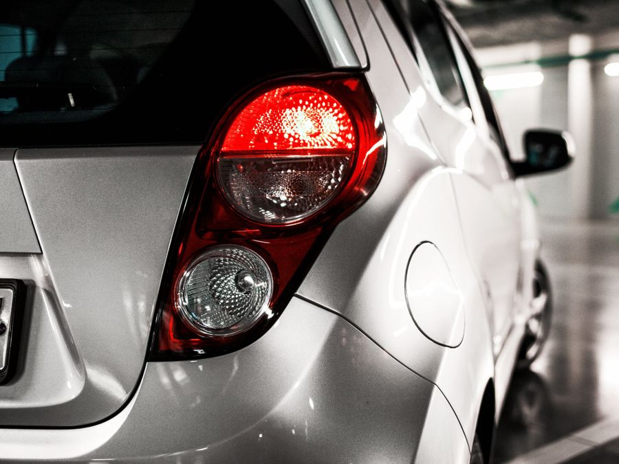 Anteprima: Luce freno lampeggiante, dal 7 luglio cambia l’obbligo per le auto