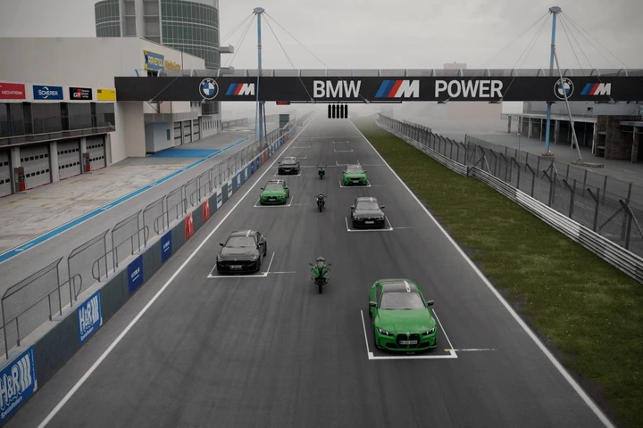 BMW celebra i 100 anni del Nürburgring: nove modelli speciali tra auto e moto