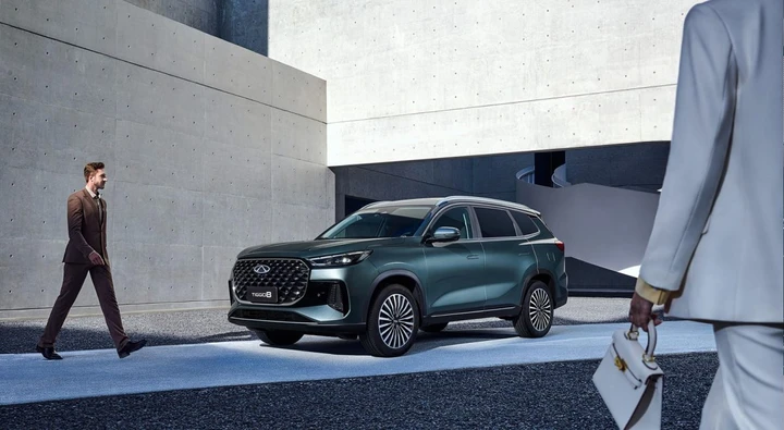 Chery Tiggo 8, ufficiali i prezzi italiani: il SUV a 7 posti parte da 37.800 euro