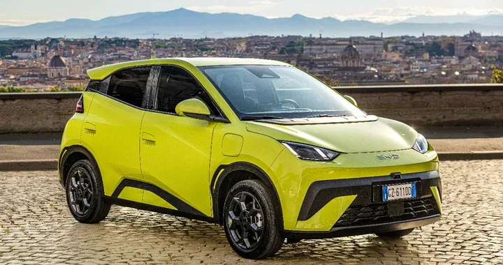 BYD vuole l'Europa e continua a crescere. Ad ottobre le vendite di Tesla crollano del 48%