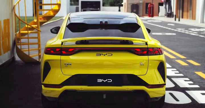 BYD vs Tesla: la corsa al primato mondiale continua in Pakistan