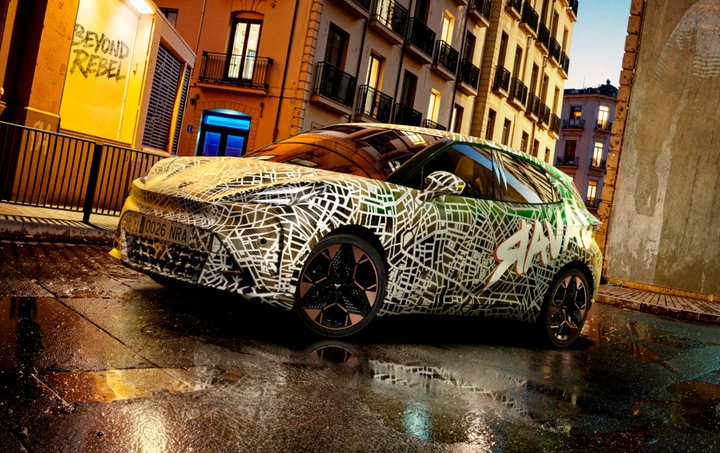 CUPRA Raval 2026, la compatta elettrica si fa vedere a Monaco. In arrivo anche una versione sportiva