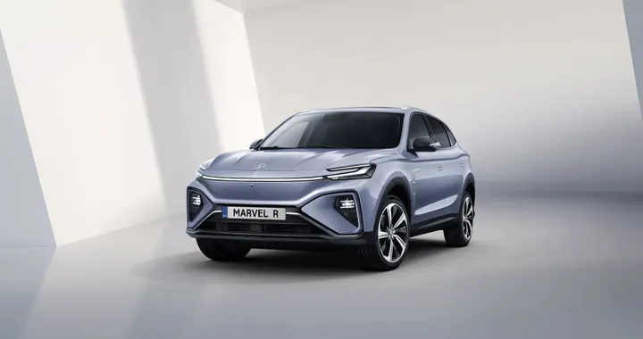 MG punta sull'Europa e svela una station wagon elettrica e un nuovo SUV